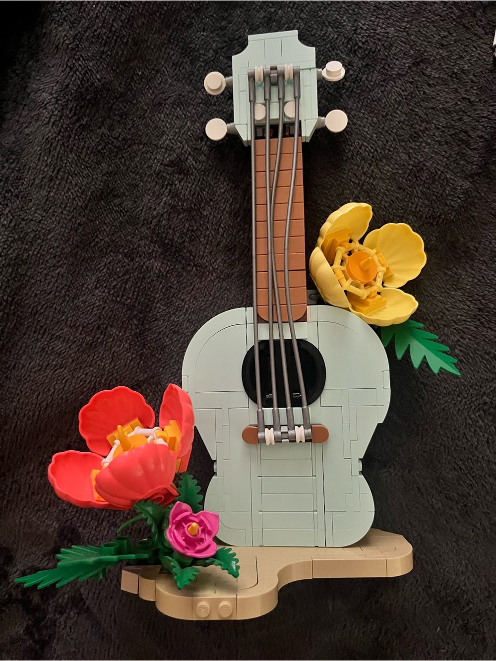 LEGO Floral Ukulele Display Build – Mint Green Decorative Music Set